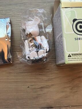 Medicom Be@rbrick Bearbrick series 44 Jean Michael Basquiat dinosaur animal